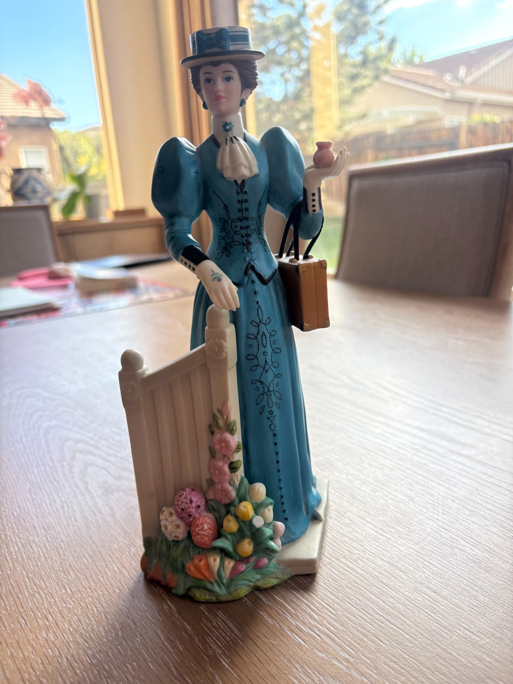Avon 2009 Mrs Albee Presidents Club Award Porcelain Figurine Full Size 10"